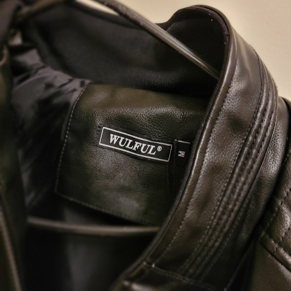 Leather jacket - Picture 2 of 4